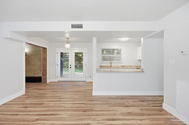 Building Photo - 522 S Edgewood Cir