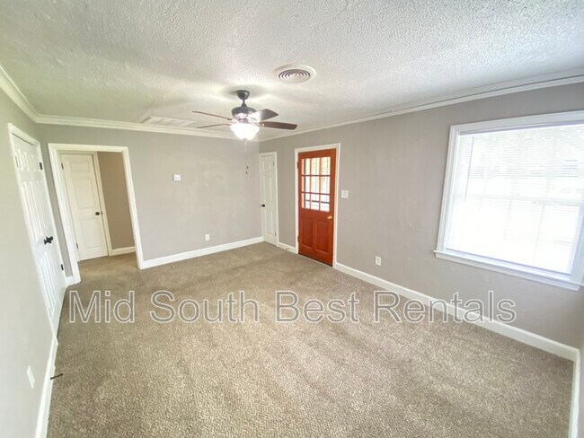 Foto del edificio - 743 E McKellar Ave