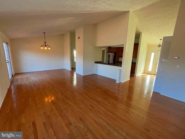 Foto del edificio - 10293 Woodmont Ct