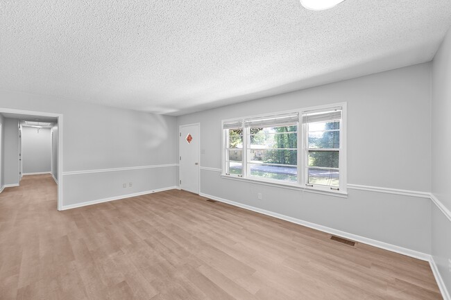 Building Photo - 69 Ridgeview Dr