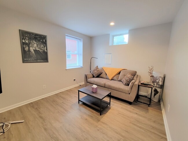 Living Room - 1511 E High St