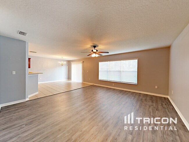 Building Photo - 19514 Timberbluff Dr