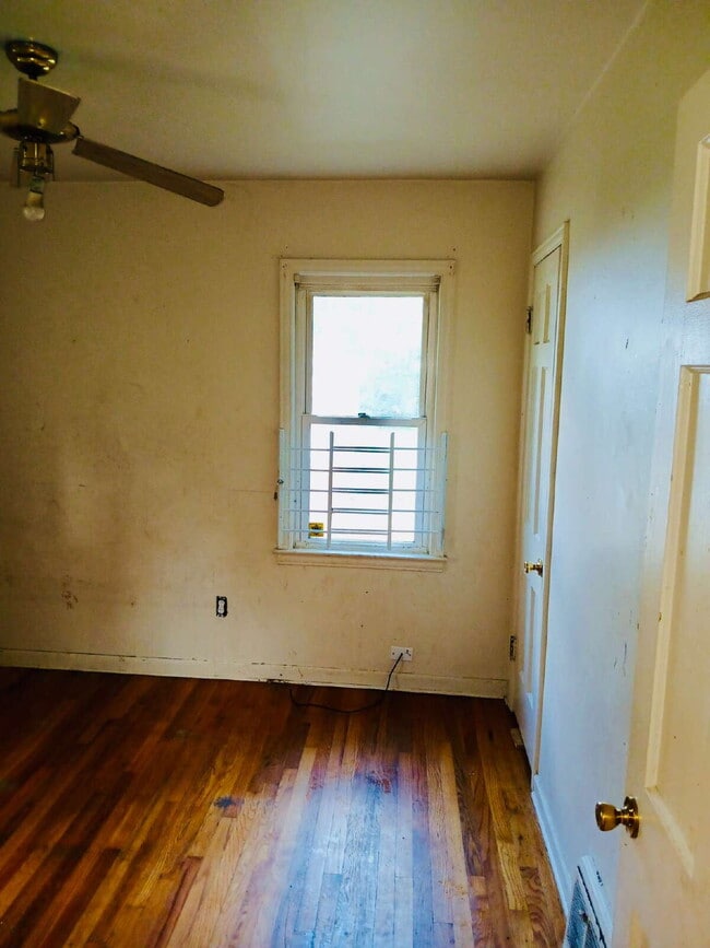 Foto del edificio - Charming 3-Bed, 2-Bath Gem on Woodbine Street – Cozy Comfort in 850 Sq Ft!