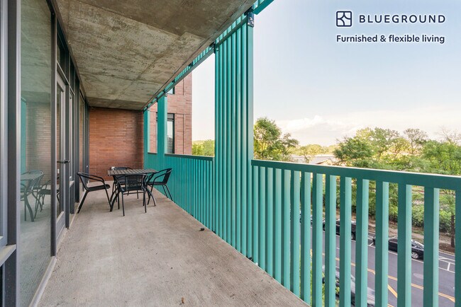 Foto del edificio - 3030 Potomac Ave