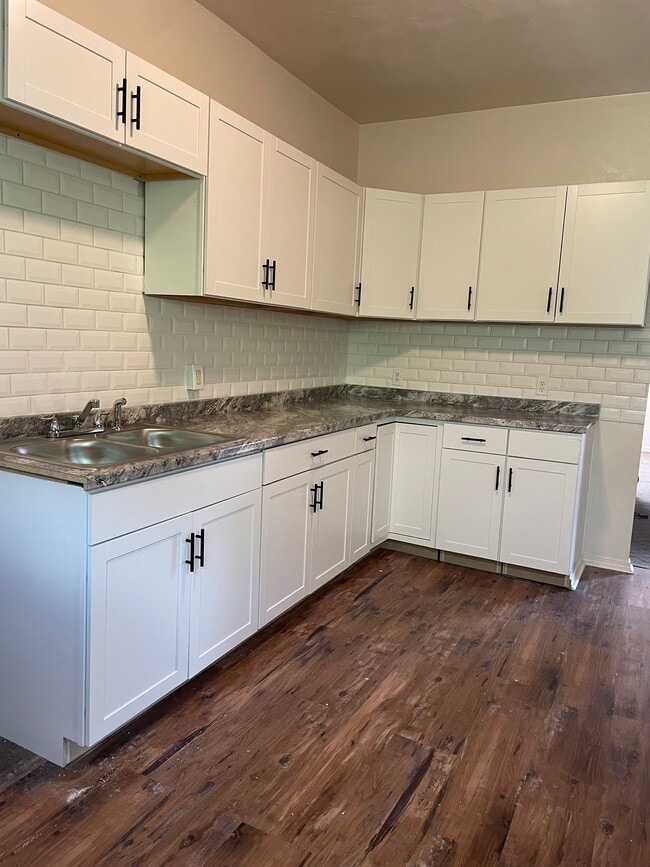 Foto del edificio - 672 Middle Ave