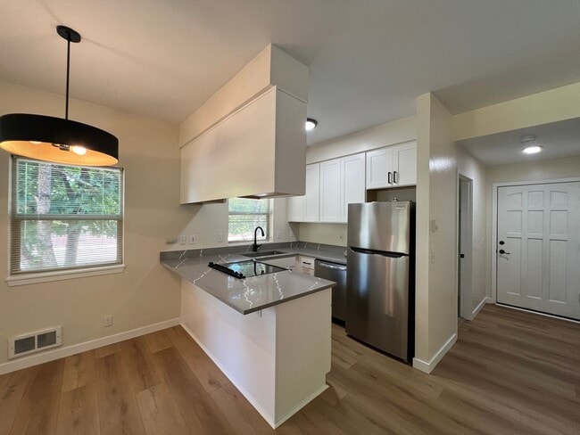 Building Photo - Ash Creek 409