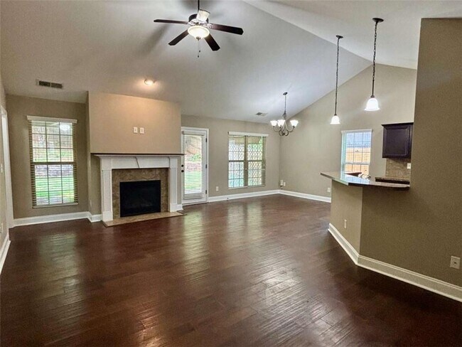 Foto del edificio - 4668 Hidden Creek Dr