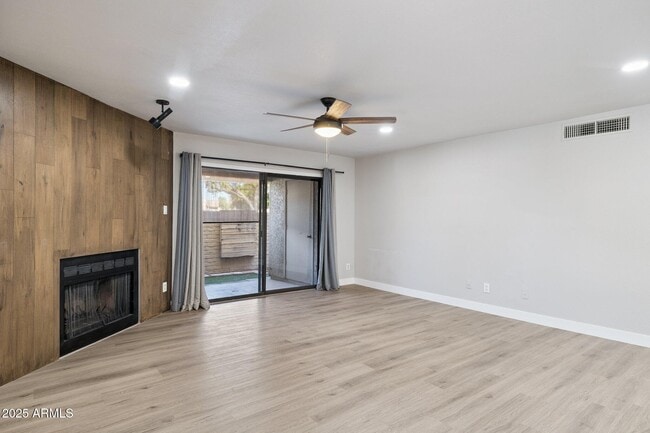 Building Photo - 7950 E Starlight Way