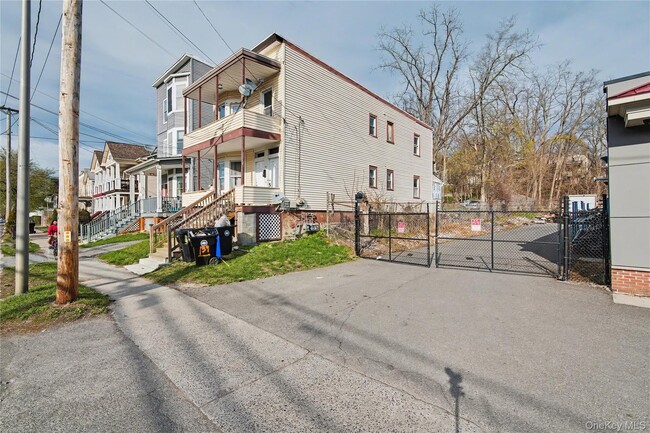 Building Photo - 139 N Hamilton St