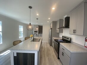 Building Photo - 88 Beaver Ave