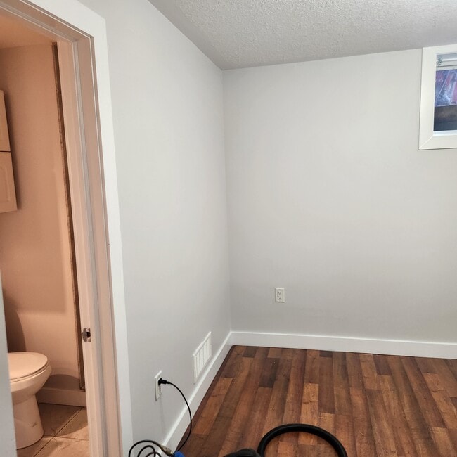 La chambre peut accueillir un lit queen size - 14 Marcus St