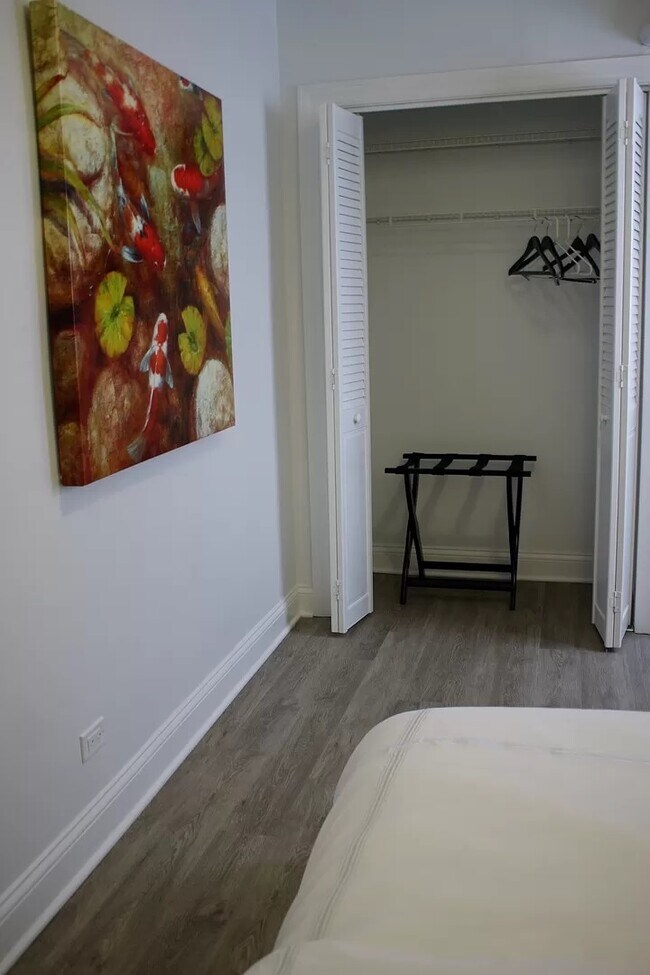 Foto del edificio - 712 W Briar Pl
