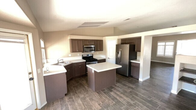 Building Photo - Pool Home in North La Quinta