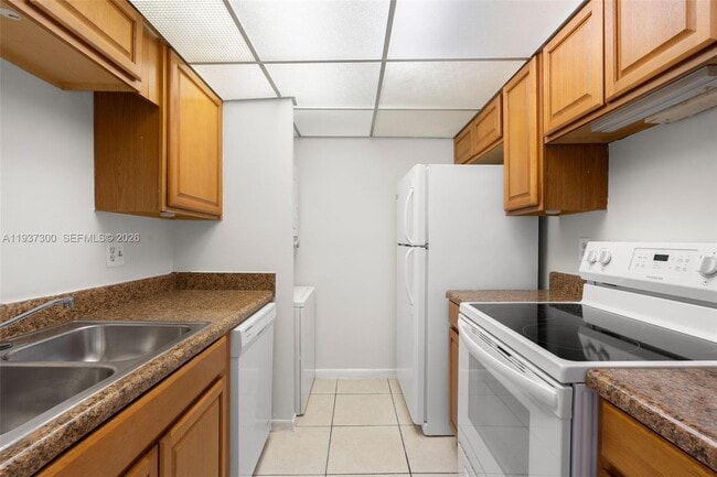 Foto del edificio - 10032 Twin Lakes Dr