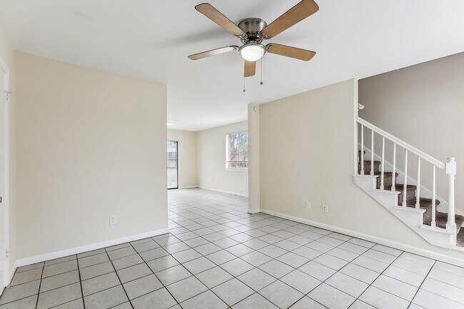 Foto del edificio - 12483 Warfield Ave