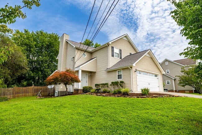 Foto del edificio - West Knoxville 37922 - Freshly painted and move-in ready, 3-bedroom, 2.5-bath home - Contact Matt...