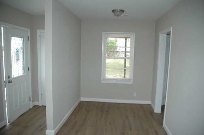 Building Photo - 809 S 10th St
