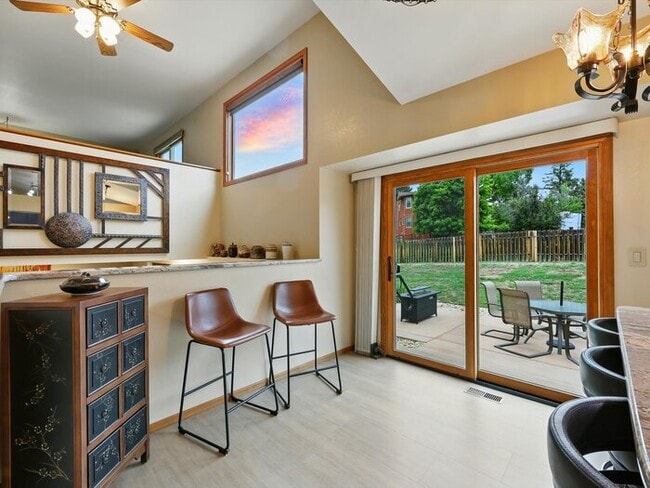 Building Photo - 440 Torrey Pines Way