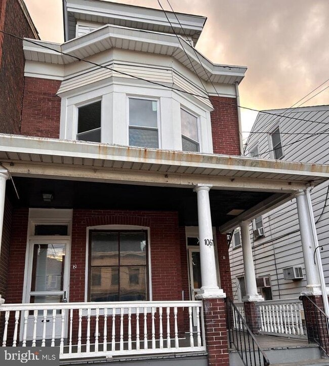 Building Photo - 1067 S Clinton Ave