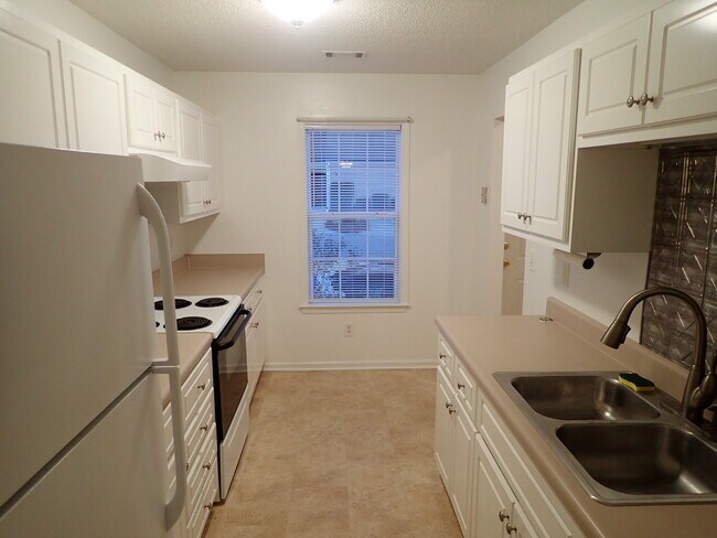 Building Photo - 142 Double Tree Dr