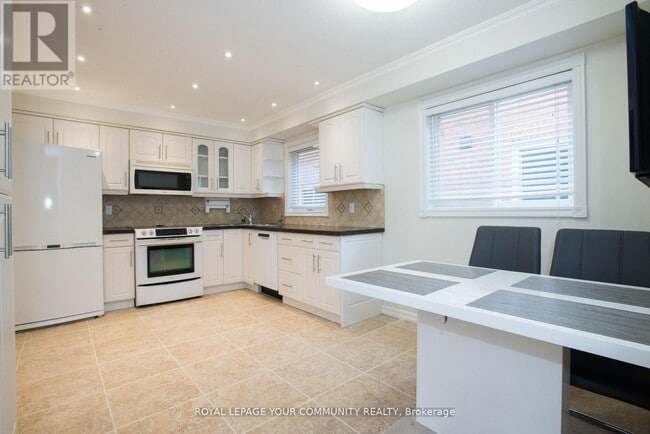 Photo du bâtiment - 90 Carnival Ct