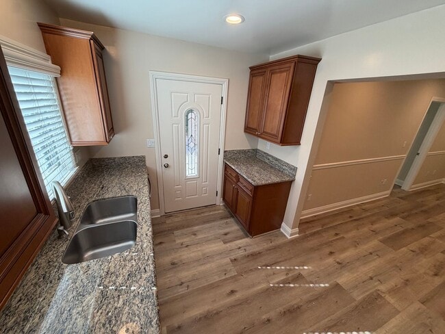 Building Photo - 71 Suffolk Ave