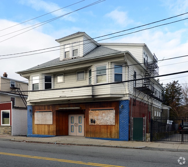 Foto del edificio - 349-351 Dyer Ave