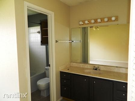 Building Photo - 2307 Armadillo Dr