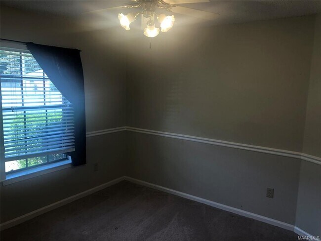 Building Photo - 555 Forest Park Dr