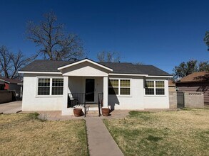 Building Photo - 809 Pate St