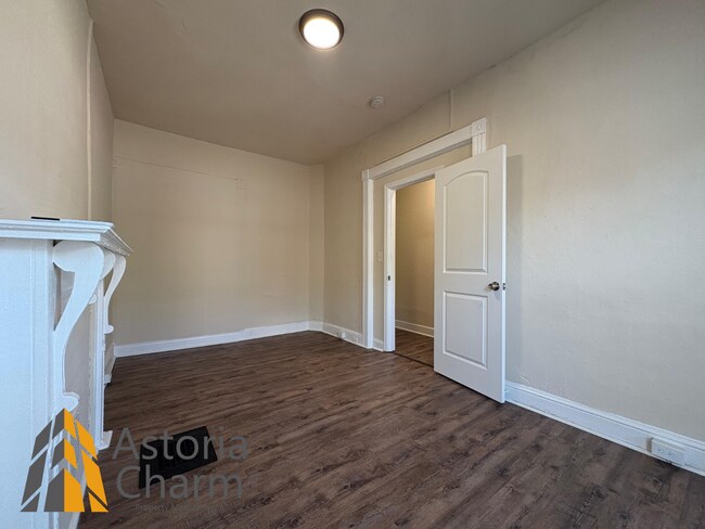 Foto del edificio - Move-In Ready 4-Bedroom Home with Updated ...