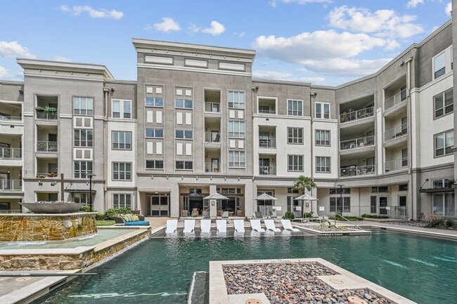 Building Photo - Summit at Stonebriar