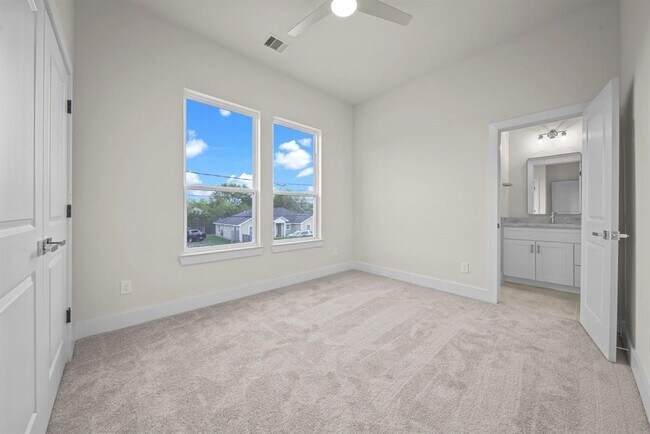Foto del edificio - 4527 Davenport St