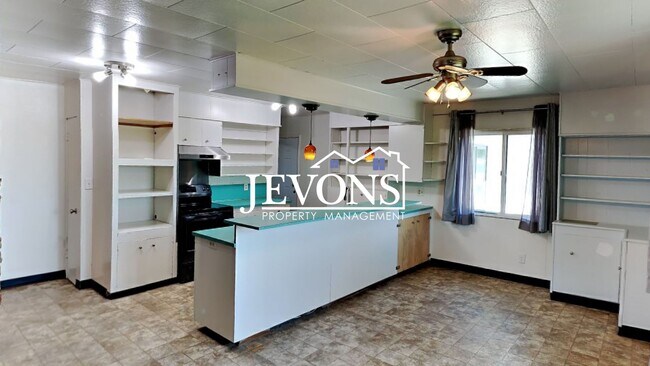 Foto del edificio - Inviting 2-bedroom with a fully fenced lar...