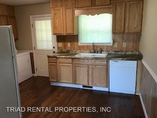 Building Photo - 148-150 W Edgewood Cir