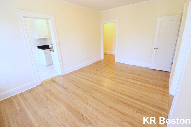 Building Photo - 35 Follen St