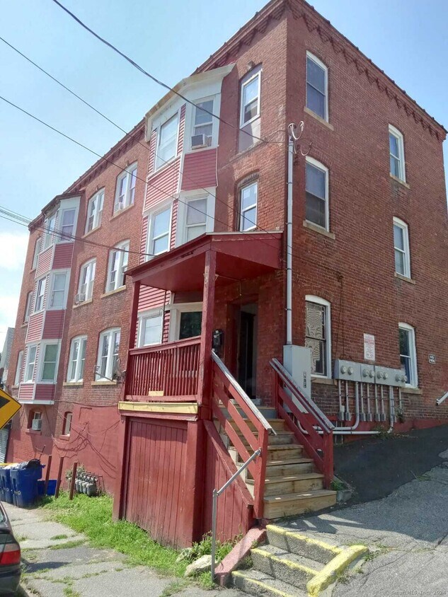 Primary Photo - 121 Lounsbury St