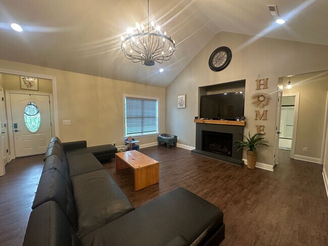Foto del edificio - Coming Soon – Spacious 4 Bedroom, 3 Bathroom Custom-Built Home for Rent!