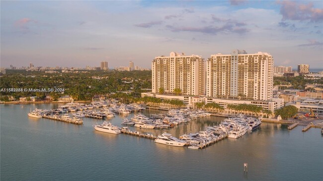 Building Photo - 1900 Sunset Harbour Dr
