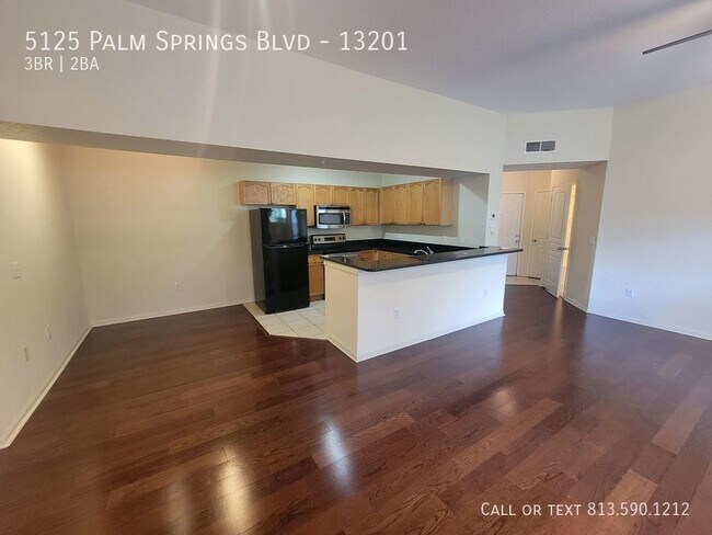 Building Photo - Spacious Oxford Place Condo