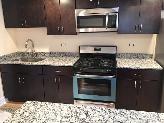 Foto del edificio - 443 Des Plaines Ave
