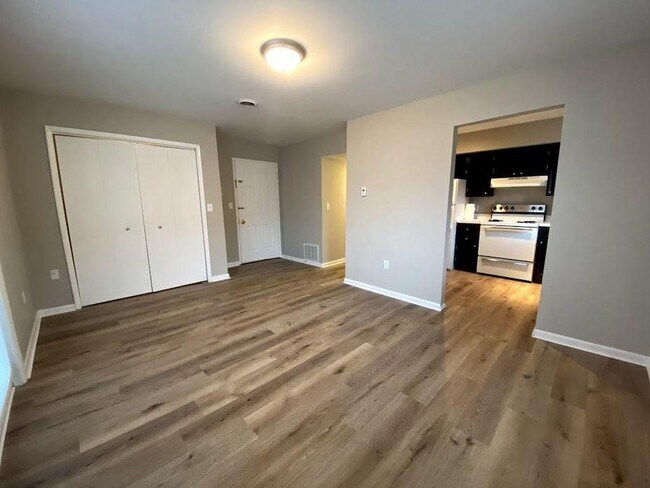 Building Photo - 1218 Monroe Ave