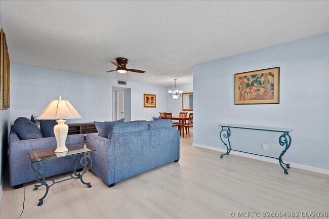 Foto del edificio - 220 Country Ln
