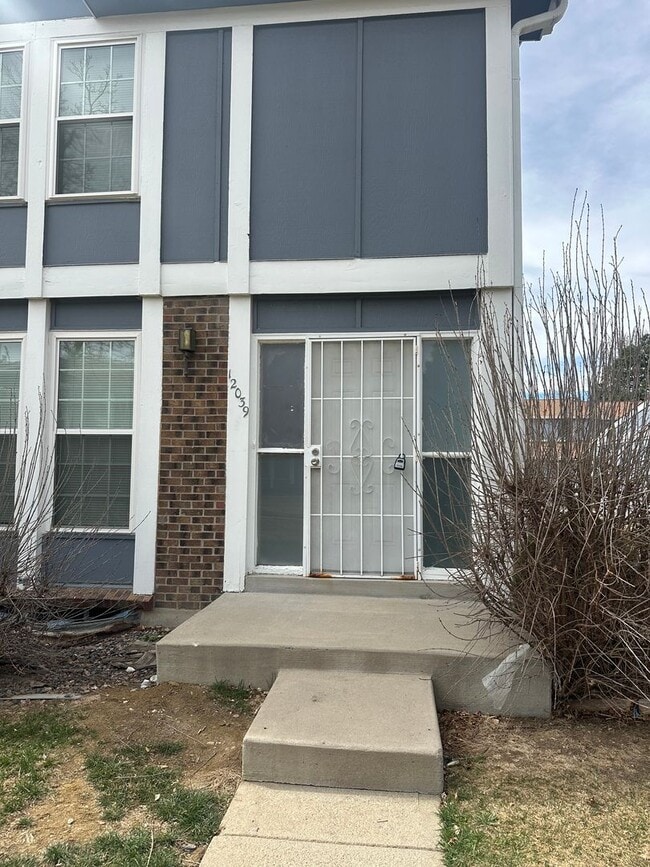 Long Realty & Property Management LLC - 4 bedroom 2.5 Bathroom in Aurora - Long Realty & Property Management LLC - 4 bedroom 2.5 Bathroom in Aurora Townhome