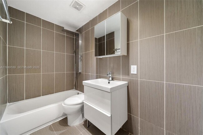 Foto del edificio - 3262 Elizabeth St