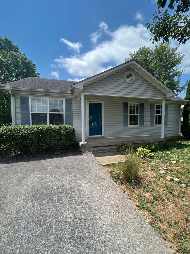 Foto del edificio - Spacious 3 bedroom, 2 bathroom home near Russell Sims park