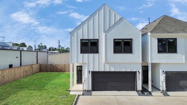 Building Photo - 2347 Hoskins Dr