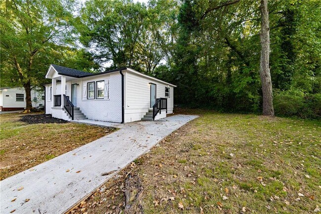 Building Photo - 1071 Rebel Forest Dr SE