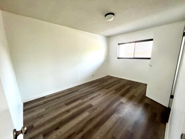 Building Photo - 1861 El Sereno Ave