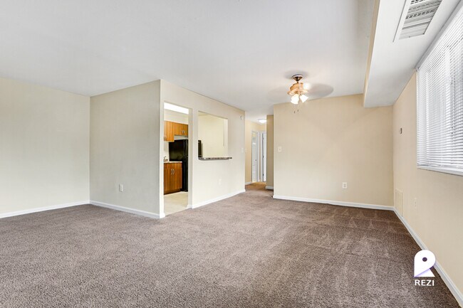 Foto del edificio - 6429 Hil-Mar Dr